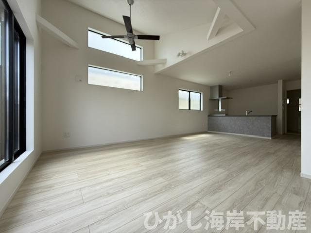 茅ケ崎市高田４丁目　新築戸建　全4棟のダイニング|21.4帖　吹抜付LDK