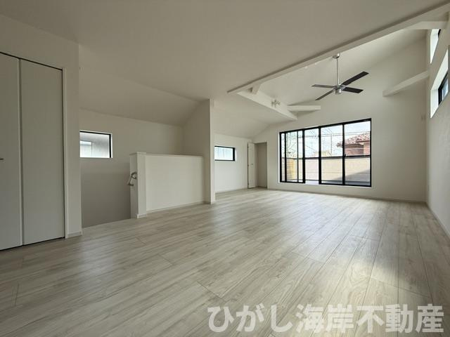 茅ケ崎市高田４丁目　新築戸建　全4棟の居間・リビング|21.4帖　吹抜付LDK
