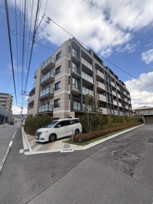 スーパーまで徒歩約１分♪中心地や道後方面へのアクセス良好な立地です♪