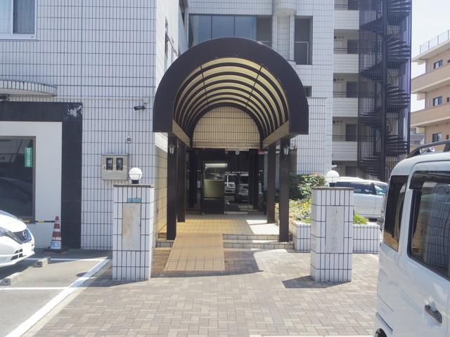 国道33号すぐ側！バス停まで徒歩約２分で、近隣商業施設や中心地へのアクセス便利な立地です♪