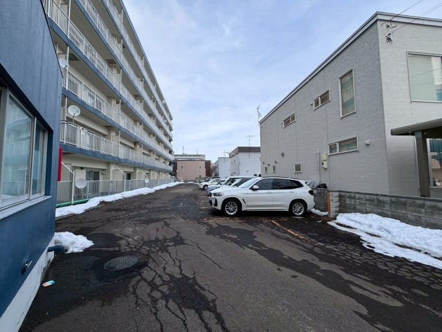北21条ハイツの駐車場