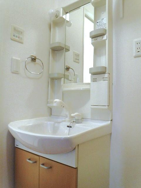 ロトルア　Ｋの洗面所|コンパクトで使いやすい洗面所
