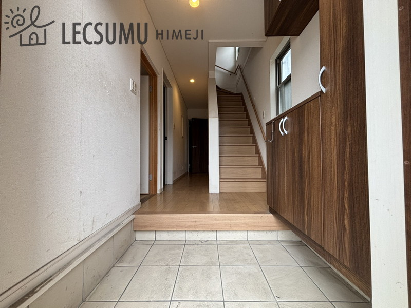 姫路市継/中古戸建の玄関