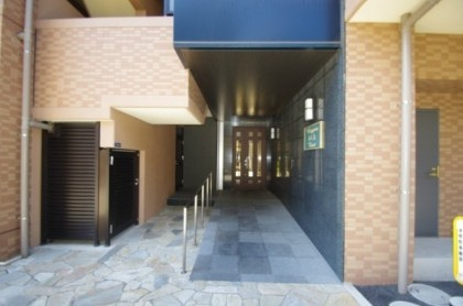 ラポール西大島イーストのエントランス