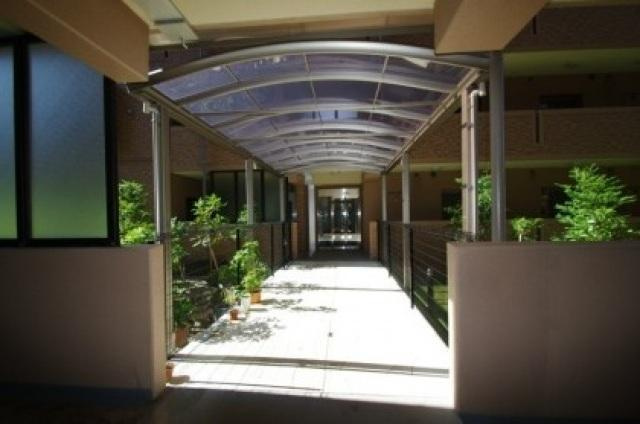 ラポール西大島イーストのエントランス