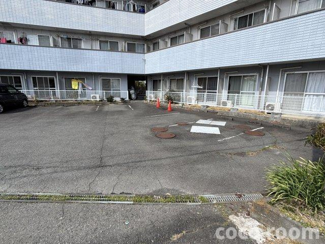 アヴェニュー上小杉の駐車場