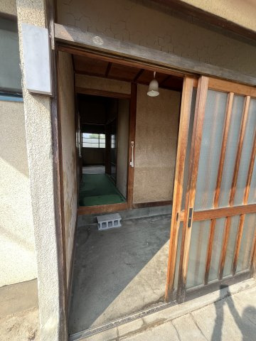 姫路市御立中３丁目の倉庫の玄関