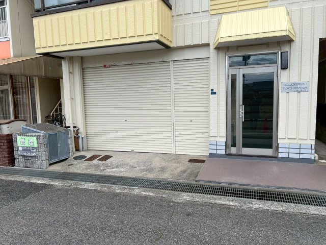 スクーデリア立花　店舗・事務所の外観|JR立花駅徒歩3分の好立地。視認性の高い路面店舗で来店型業種に最適です。ミニキッチン・トイレ完備で事