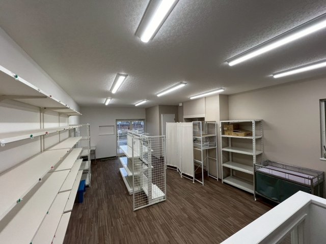 スクーデリア立花　店舗・事務所の洋室|物販・サービス業・事務所など幅広く対応可能。水回り設備も整い、初期投資を抑えて開業できる実用性の高い