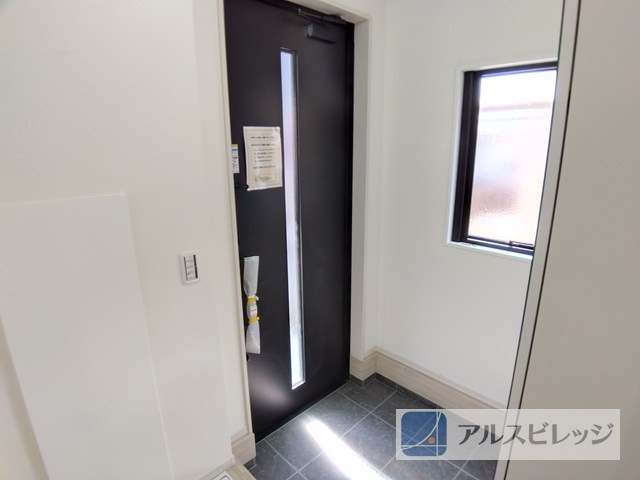 新築/朝霞市幸町１丁目の玄関|収納もある玄関です