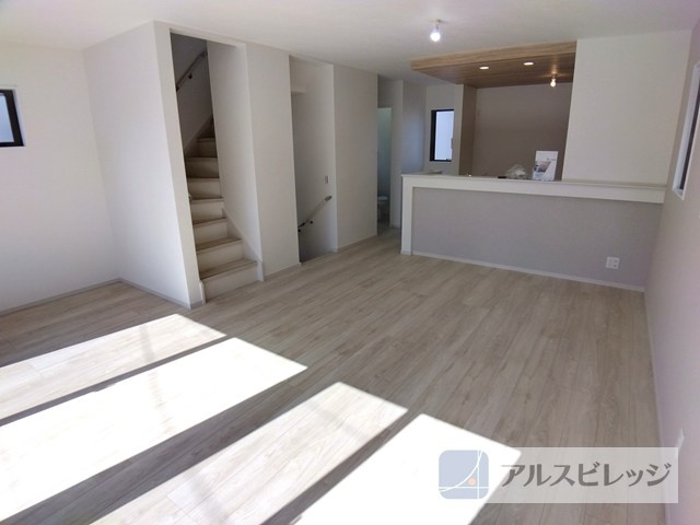 新築/朝霞市幸町１丁目の居間・リビング|陽当たり良好