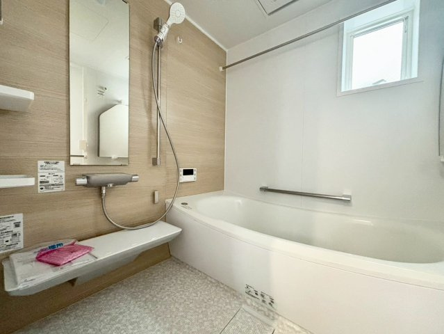 杉並区下井草3丁目　新築戸建　全3棟の浴室|追い焚き機能付きのため、帰りが遅くなった日にも温かい湯船に浸かって疲れを癒すことができます。

現地ご見学希望・資料請求などお気軽にお問い合わせ下さい！
03-5990-5201