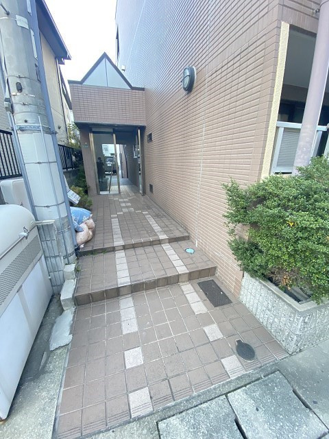 シャンブル甲東園のエントランス