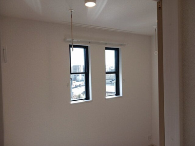 【内装】 | エクラ | 明るい室内です