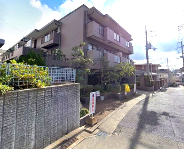 ファミール諏訪山公園の外観
