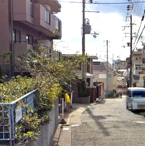 ファミール諏訪山公園の周辺