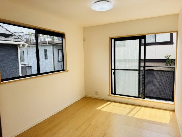 八王子市　西片倉　中古戸建ての子供部屋|～2階バルコニーに面している6.0帖の洋室です～