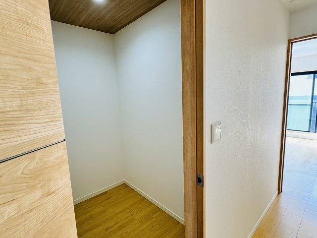 八王子市　西片倉　中古戸建ての収納|～1.5帖の納戸　掃除用具や季節物の収納に便路～