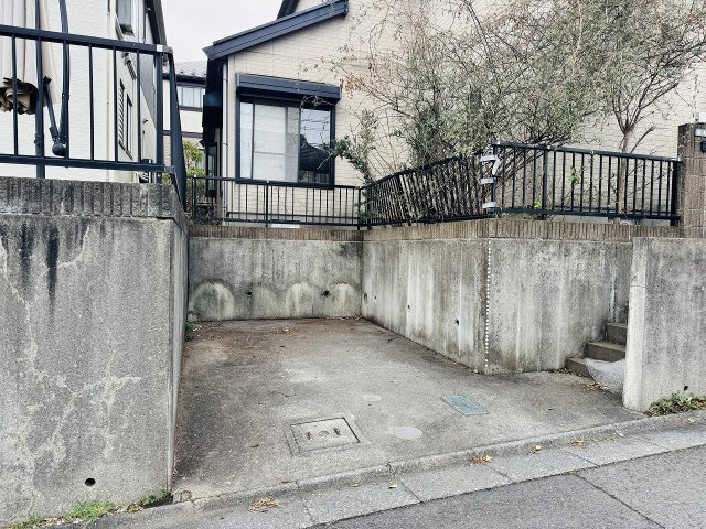 八王子市　西片倉　中古戸建ての駐車場|～カースペースは1台分～