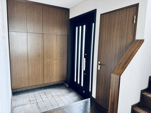 八王子市　西片倉　中古戸建ての玄関|～現在フルリフォーム中、詳細は当社までお気軽にお問合せ下さい～