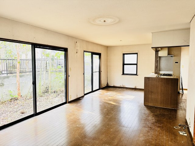 八王子市　西片倉　中古戸建ての居間・リビング|～現在フルリフォーム中、詳細は当社までお気軽にお問合せ下さい～