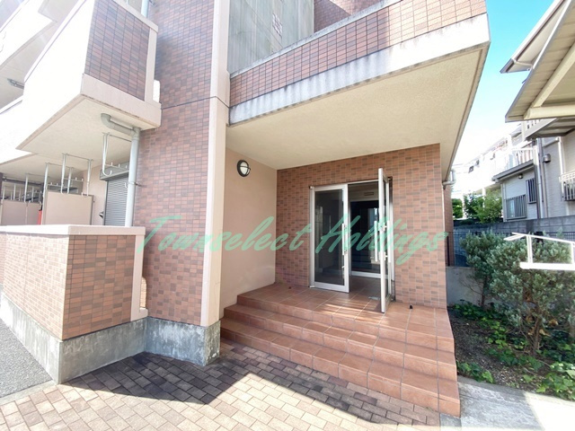 アイビーガーデン鵠沼のエントランス