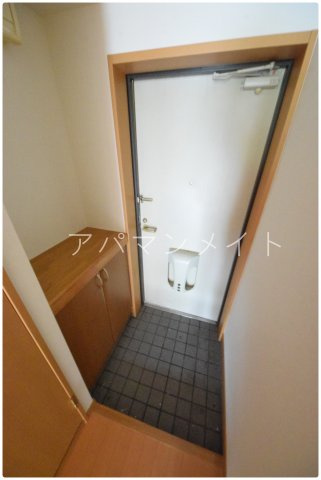 【玄関】 | モンヴェール東戸塚 | 収納もある玄関です