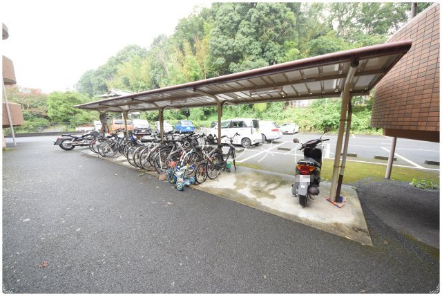 【その他共用部分】 | モンヴェール東戸塚 | 駐輪スペースになります
