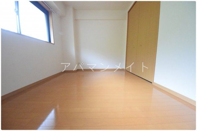 【洋室】 | モンヴェール東戸塚 | 開放的な寝室です