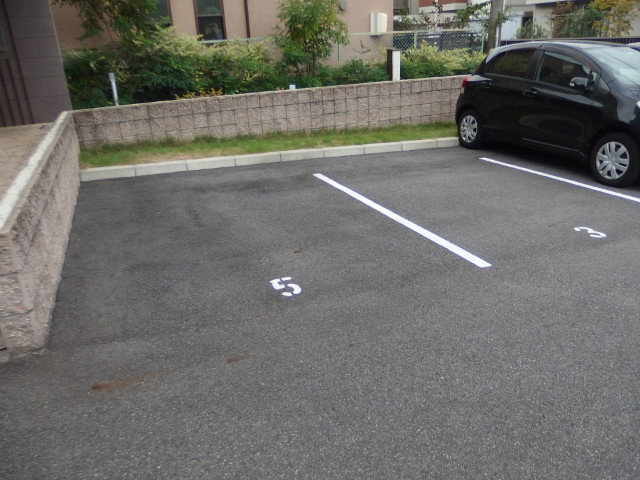 クルバビエントの駐車場