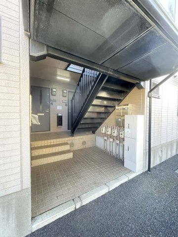 アピエ弐番館のエントランス