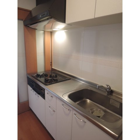 ローズマンションR&Aのキッチン|便利な3口ガスコンロシステムキッチン♪