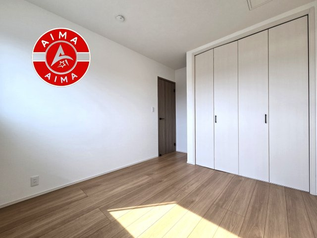 福岡市西区今津第1-12棟（9号棟）の子供部屋|柔らかい陽光が差し込む明るいお部屋を演出する設計。彩光の取れる窓が気持ちの良いお部屋を創り上げます。