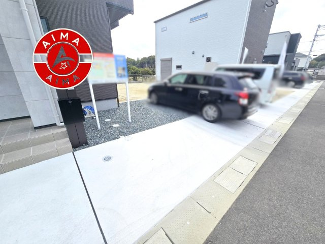 福岡市西区今津第1-12棟（9号棟）の駐車場|広々した駐車場になります。3台並列駐車となります。