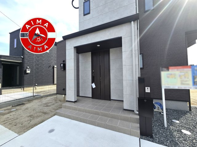 福岡市西区今津第1-12棟（9号棟）の玄関|おでかけの時も帰った時も、「我が家」を最初に感じでもらえる素敵な空間に。