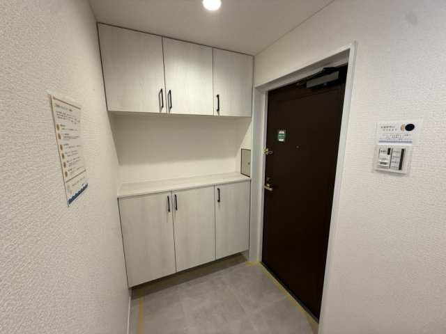 ユニオンハイツ岡崎の玄関|明るい玄関です