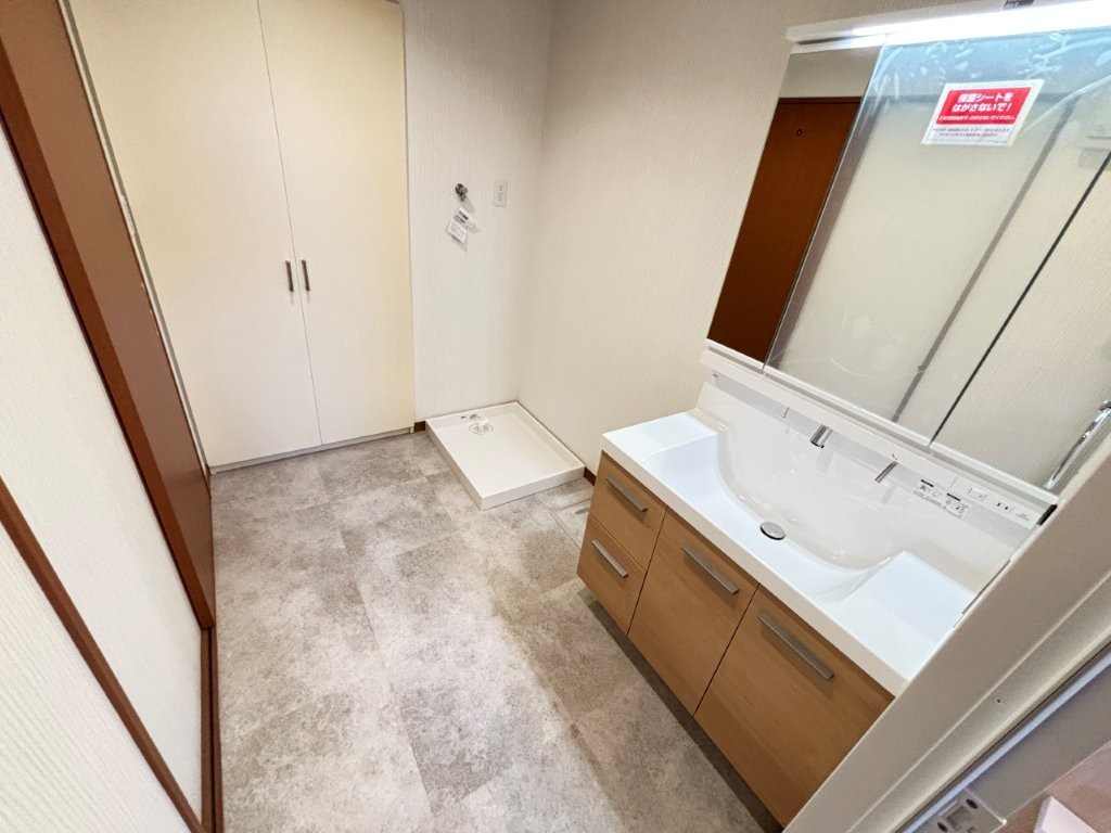 リビオ上名和B棟の独立洗面台|独立洗面台、朝の身支度には欠かせません