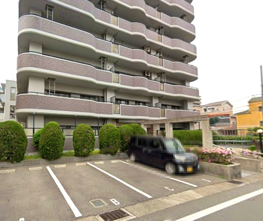 トゥールモンド本山の駐車場