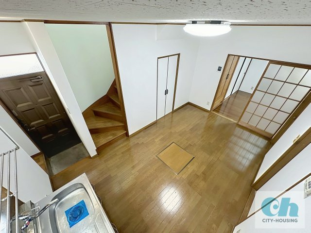 NKハイツ 102号室の居間・リビング