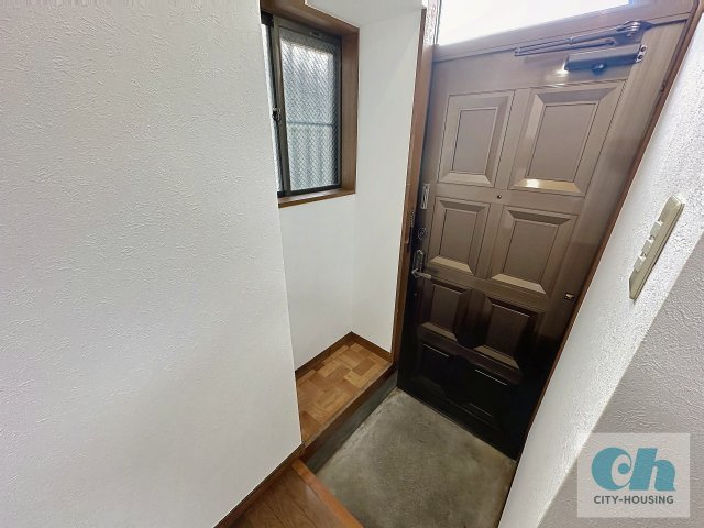 NKハイツ 102号室の玄関