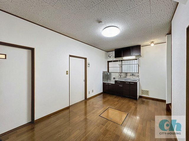 NKハイツ 102号室の居間・リビング