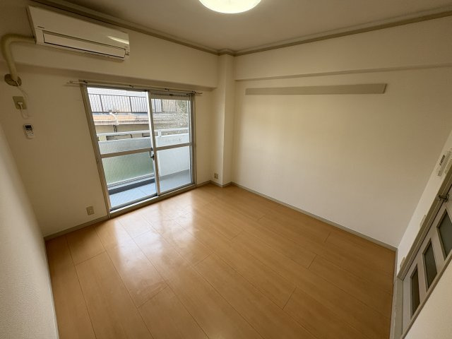 ユースパレス佐野の居間・リビング|6.8帖洋室