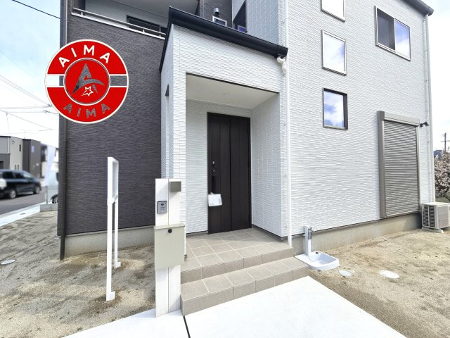 福岡市西区今津第1-12棟（10号棟）の玄関|おでかけの時も帰った時も、「我が家」を最初に感じでもらえる素敵な空間に。