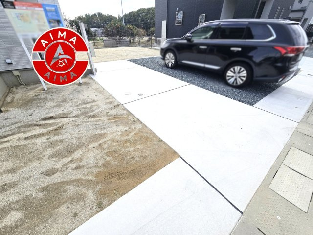 福岡市西区今津第1-12棟（10号棟）の外観|広々した駐車場になります。