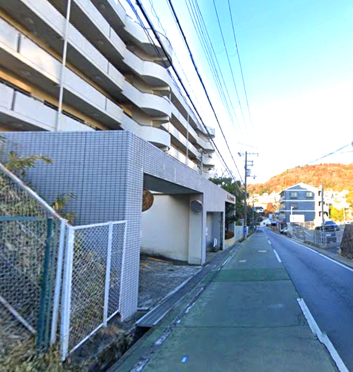 朝日プラザ雲雀ヶ丘のエントランス