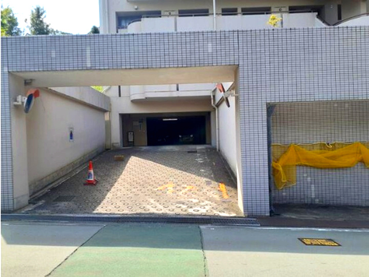 朝日プラザ雲雀ヶ丘の駐車場