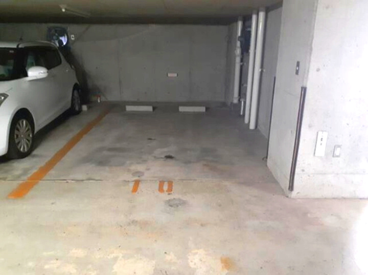 朝日プラザ雲雀ヶ丘の駐車場