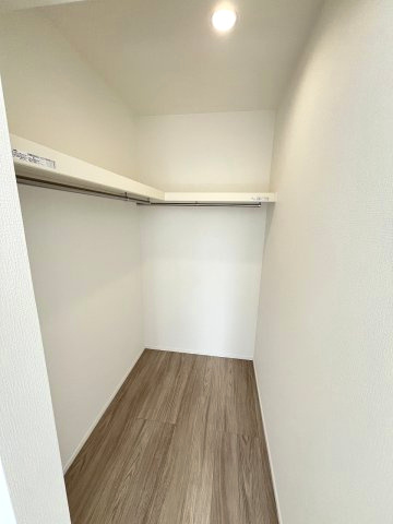 【収納】 | 福岡市東区青葉7丁目　A号棟（全2棟）【仲介手数料無料・0円】 | 現地写真。ウォークインクローゼットです。