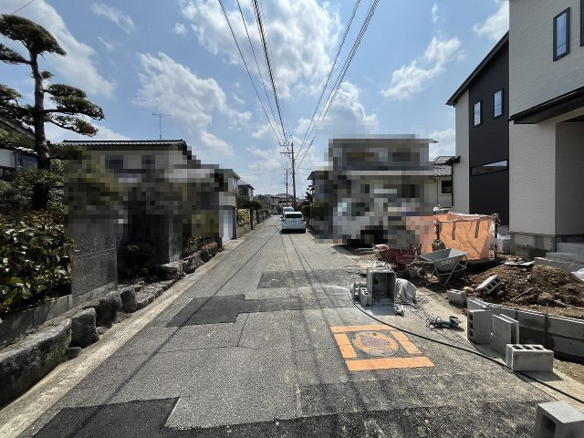 【その他】 | 福岡市東区青葉7丁目　A号棟（全2棟）【仲介手数料無料・0円】 | 現地写真。前面道路です。