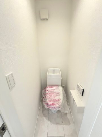 【トイレ】 | 福岡市東区青葉7丁目　A号棟（全2棟）【仲介手数料無料・0円】 | 現地写真。2階にもトイレです。